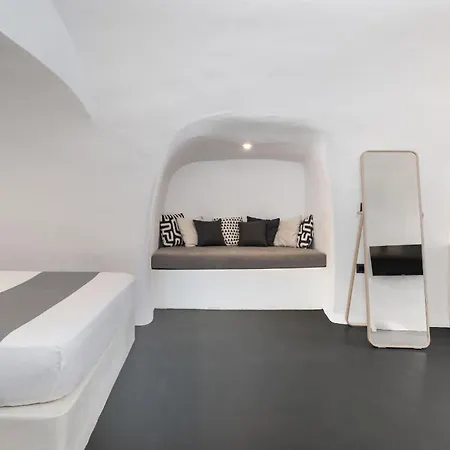 Elios Cave * Oia (Santorini)